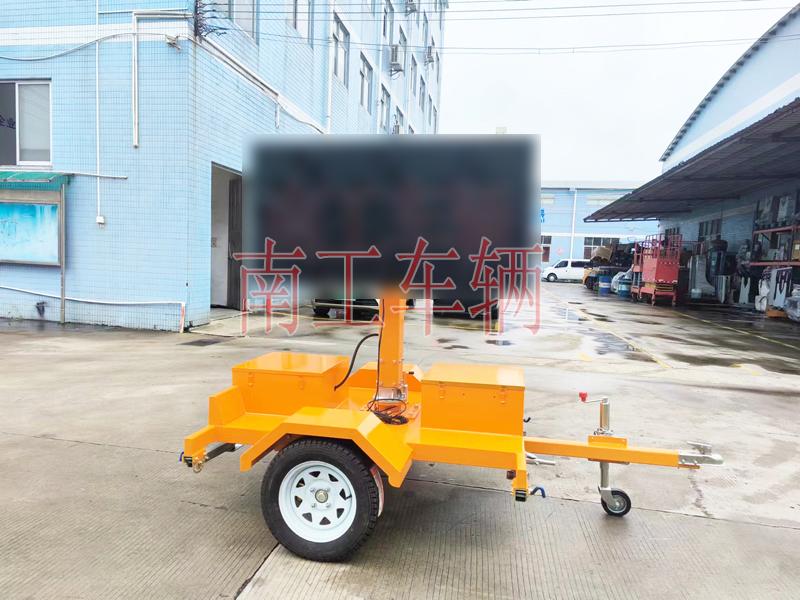 0.5吨轻型LED广告拖车 交通指示灯工具拖车 带太阳能板