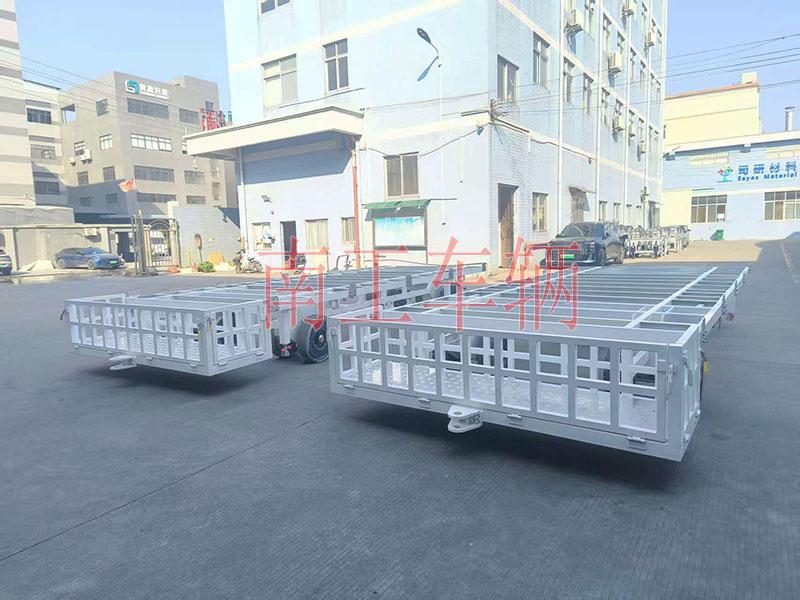 8吨骨架式牵引爱体育官方网站带白色小框工具箱